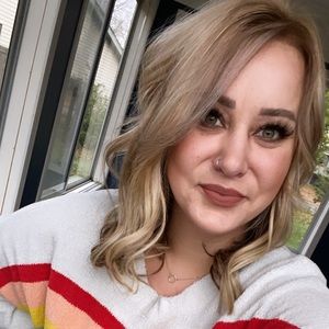 Meet your Posher, Bee